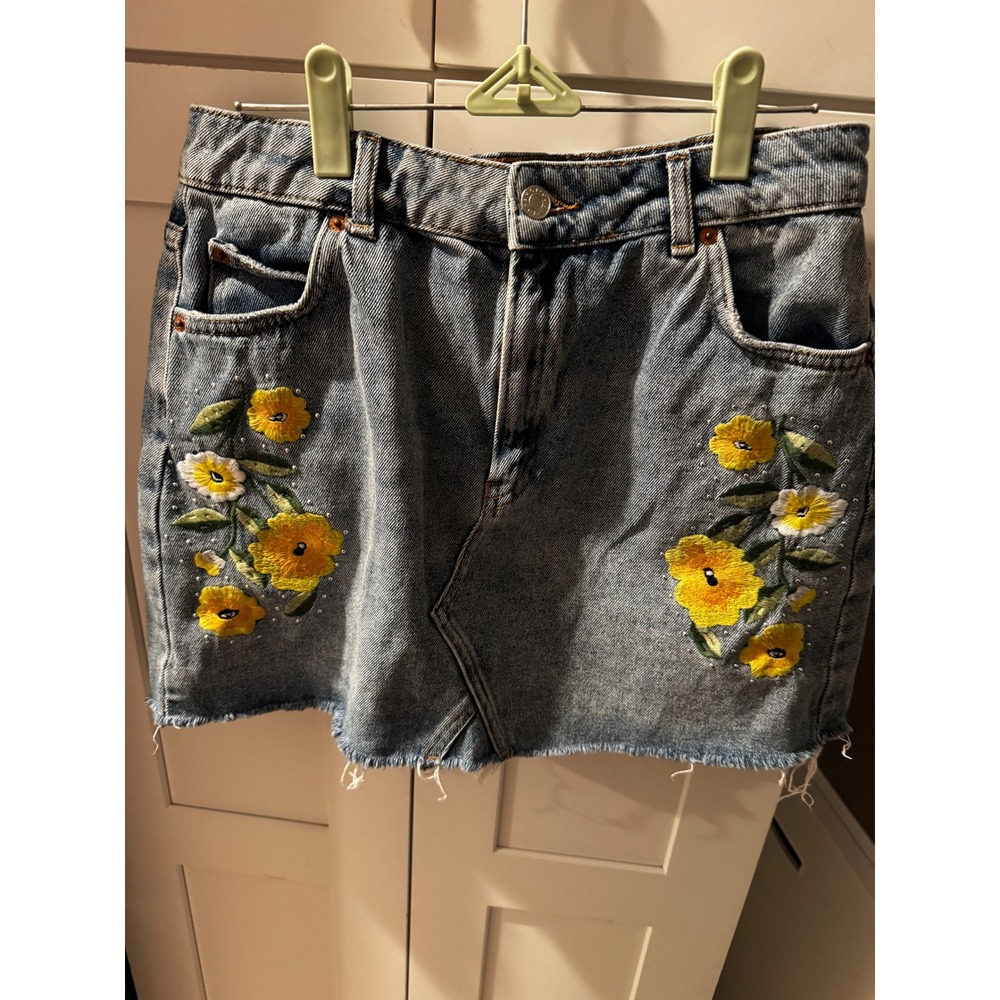 TOPSHOP MOTO Denim Skirt Blue Floral Embroidered Frayed Hem Women's Size‎ 12